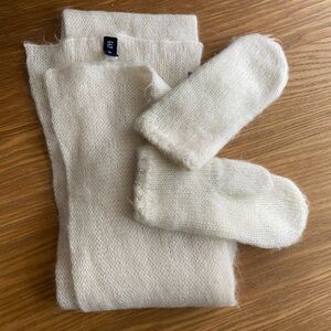 New GAP Women White Cream Mohair Winter Knitted Scarf and Mittens Set